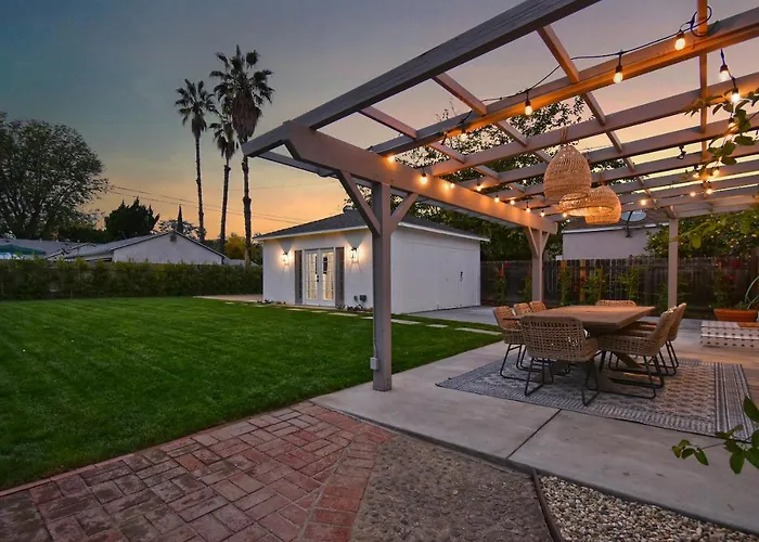 Beautiful Designer 4 Bed Near Universal Sleeps 10 Jacuzzi
