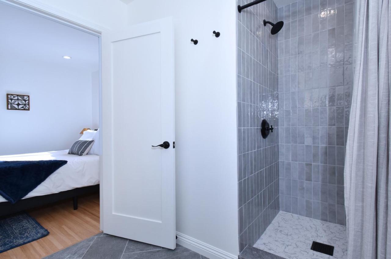 Beautiful Designer 4 Bed Near Universal Sleeps 10 Jacuzzi Holiday home *