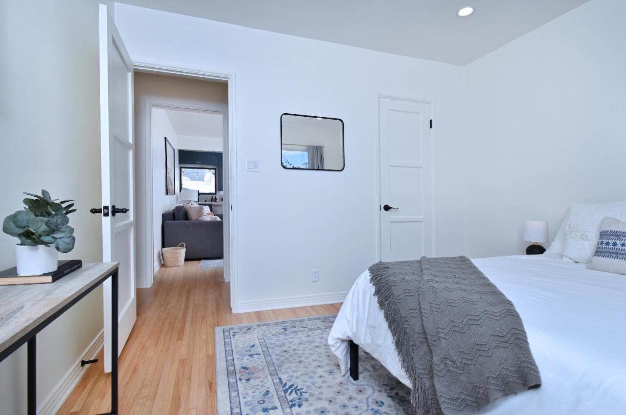 Beautiful Designer 4 Bed Near Universal Sleeps 10 Jacuzzi Holiday home Los Angeles